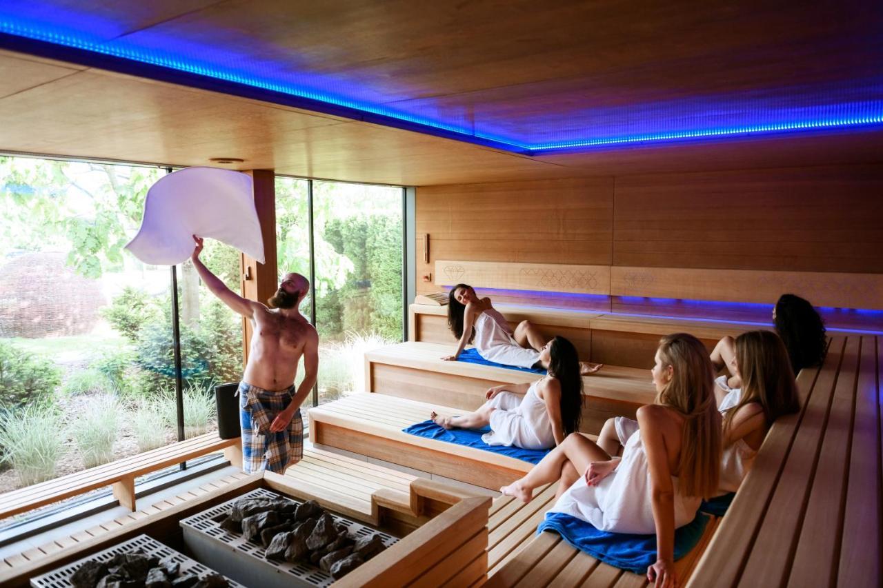 Blue Diamond Hotel Active Spa Trzebownisko Exterior foto