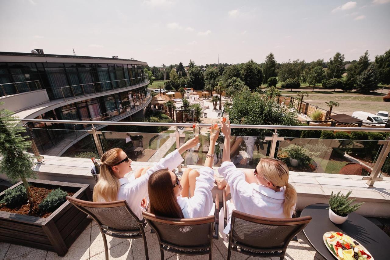 Blue Diamond Hotel Active Spa Trzebownisko Exterior foto